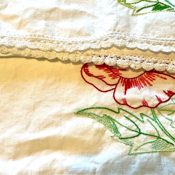 MCM handmade Embroidered POPPIES, FOXGLOVE, Pair Linen Pillowcases Cottage Core - Picture 3 of 10